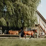 Charming And Historic Horse Farm From The 1700s Сasa de vacaciones